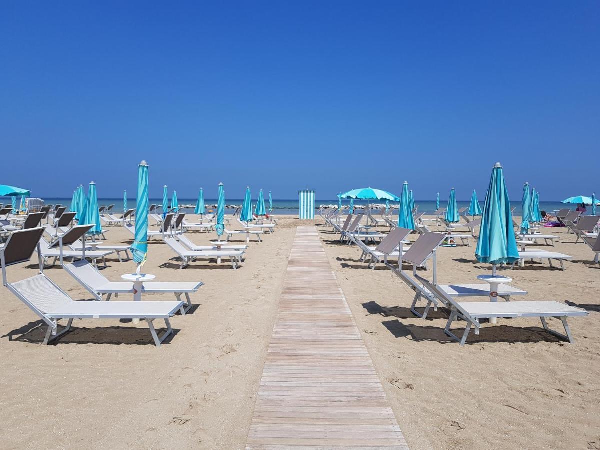 Hotel Paloma Beach Front Chiringuitos Time 리미니 외부 사진