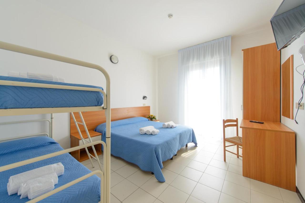 Hotel Paloma Beach Front Chiringuitos Time 리미니 외부 사진