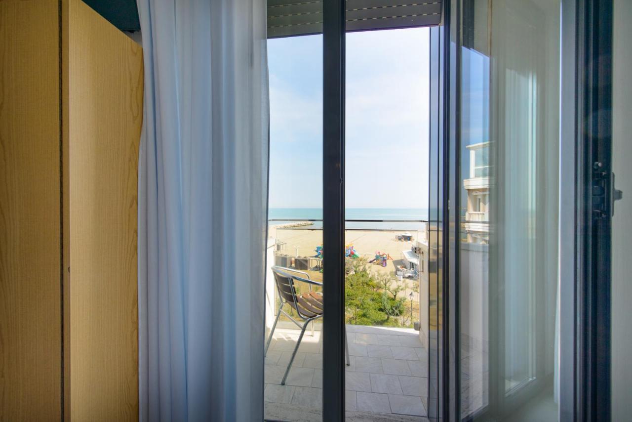 Hotel Paloma Beach Front Chiringuitos Time 리미니 외부 사진