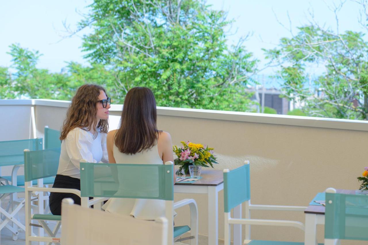 Hotel Paloma Beach Front Chiringuitos Time 리미니 외부 사진
