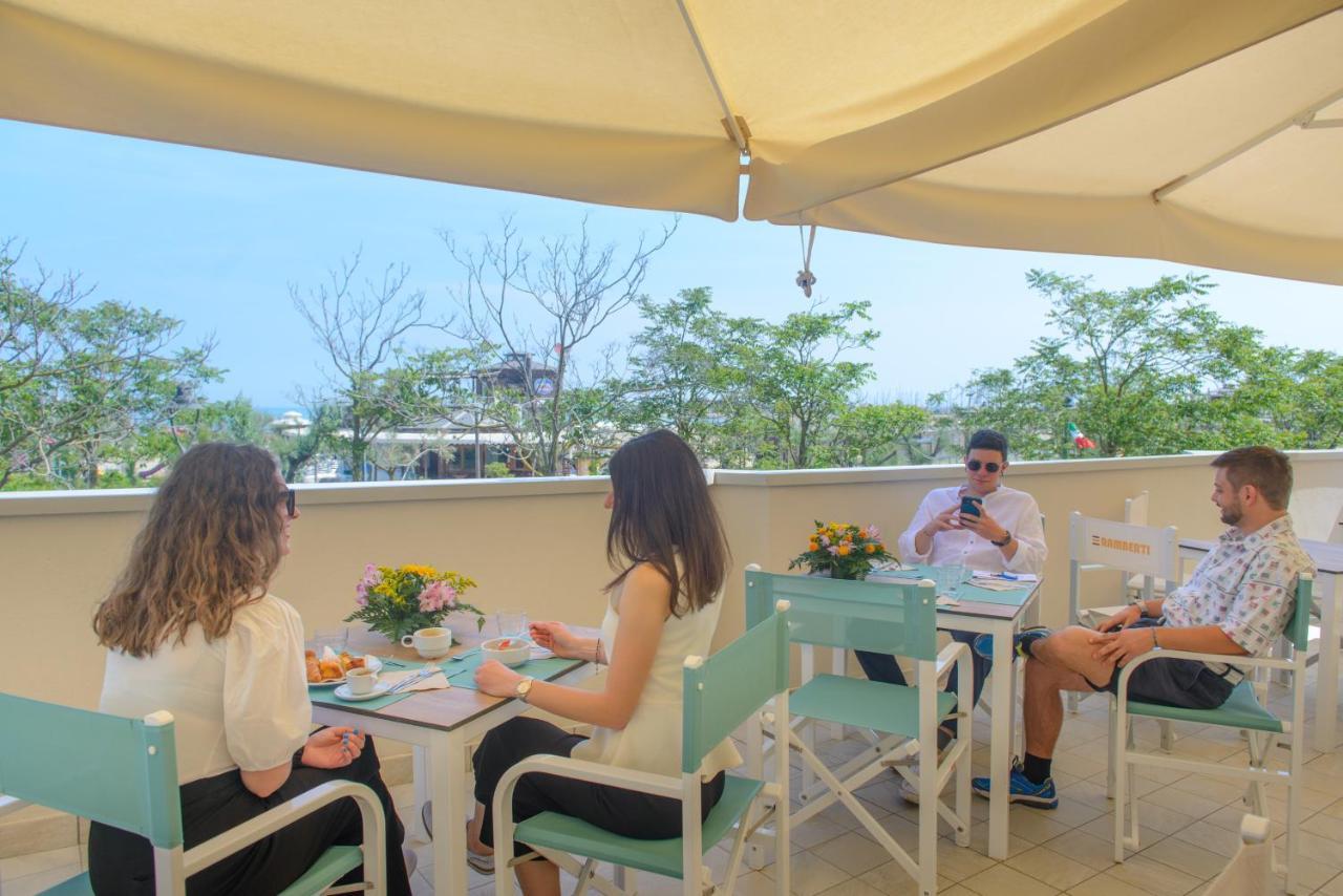Hotel Paloma Beach Front Chiringuitos Time 리미니 외부 사진