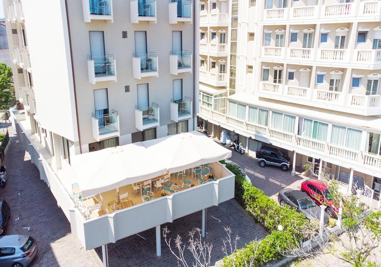 Hotel Paloma Beach Front Chiringuitos Time 리미니 외부 사진