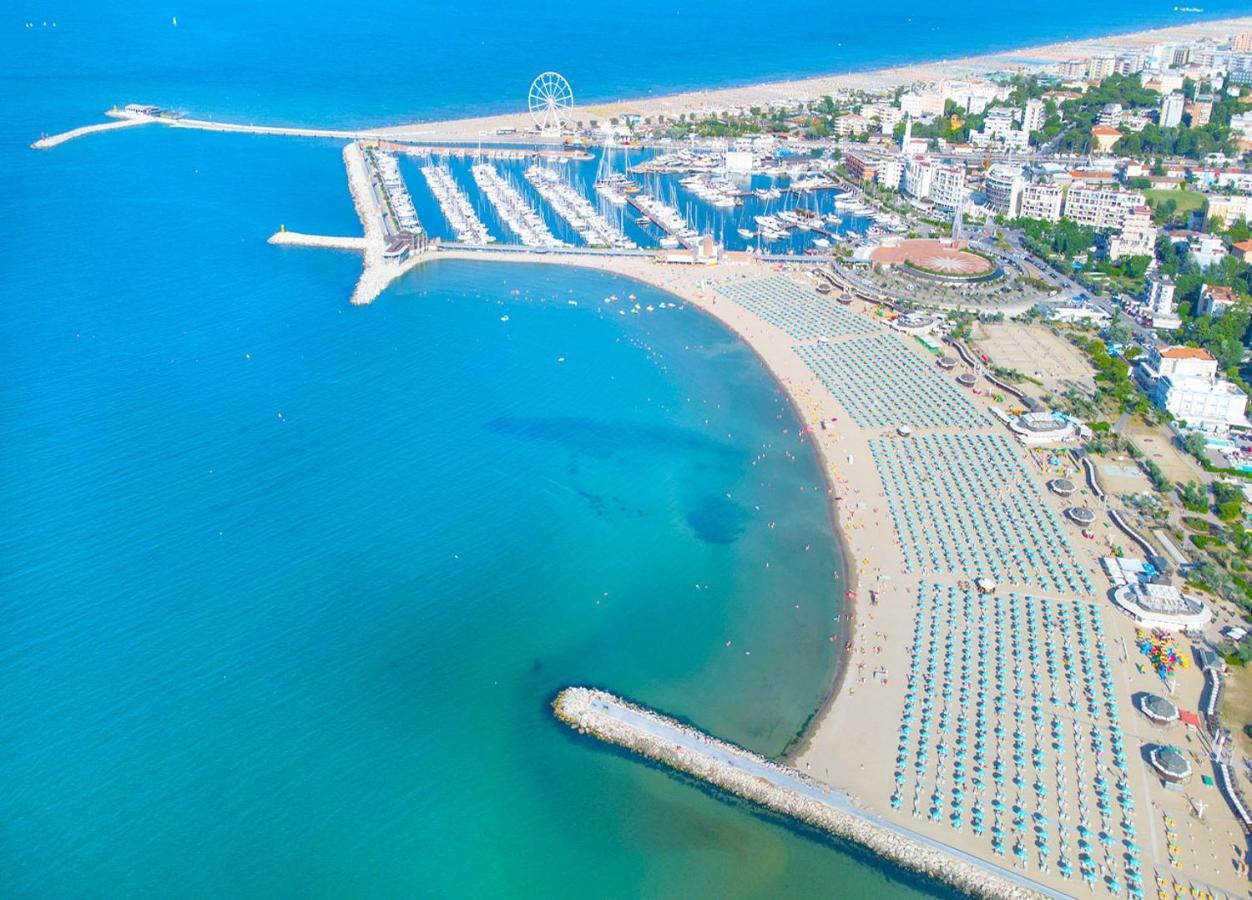 Hotel Paloma Beach Front Chiringuitos Time 리미니 외부 사진