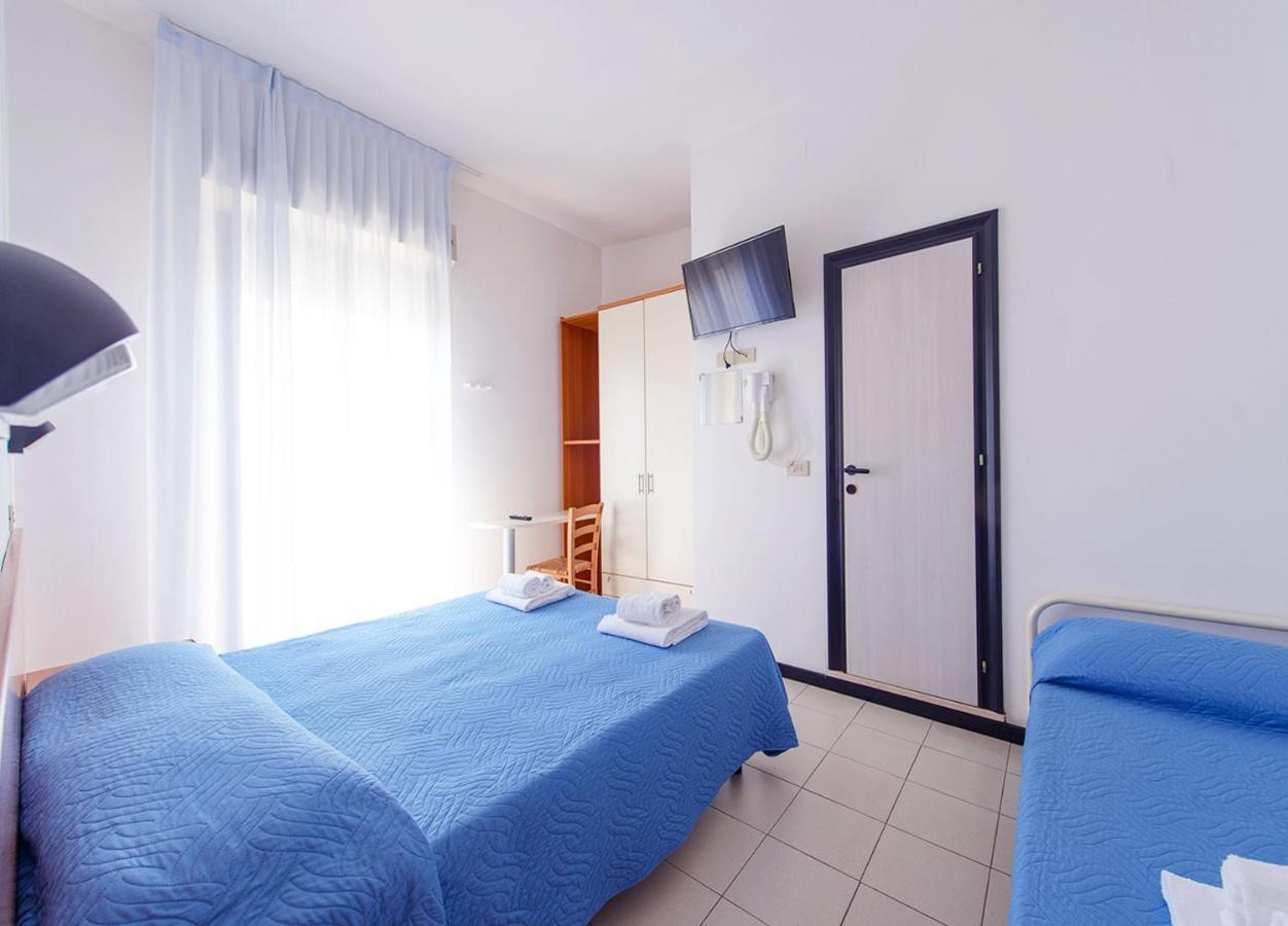 Hotel Paloma Beach Front Chiringuitos Time 리미니 외부 사진